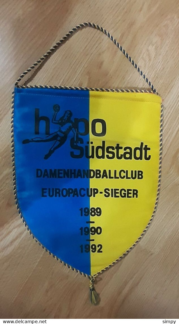 Captain Pennant Handball EUROPA Cup FINALE Hypo Sudstadt : Vasas 16.5.1993  23x35cm - Balonmano