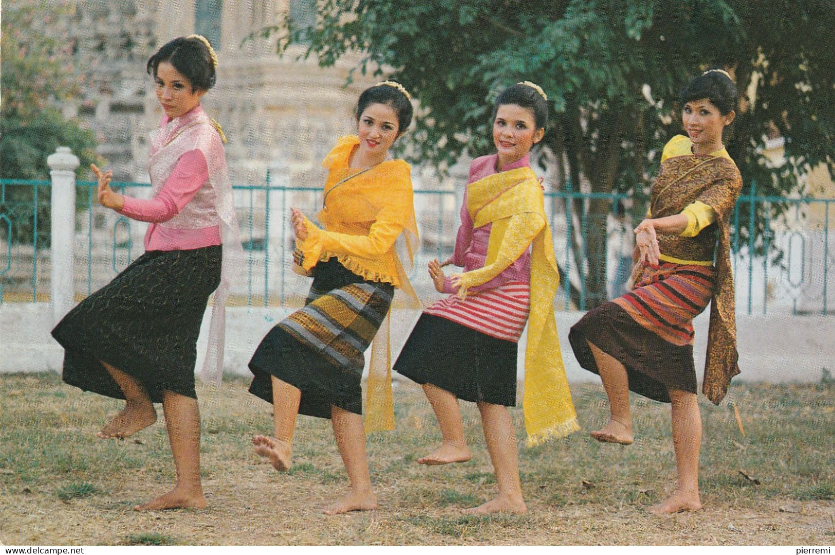 THAILANDE   Thai Northeastern Girls Are Dancing - Thaïlande