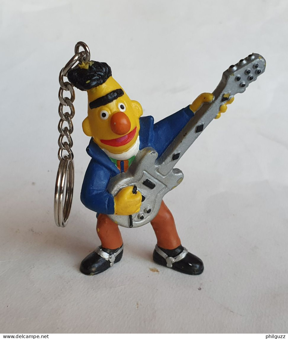 SESAME STREET - JIM HENSON FIGURINE Bullyland BULLY BART GUITARISTE Monté En Porte-clés - Other & Unclassified