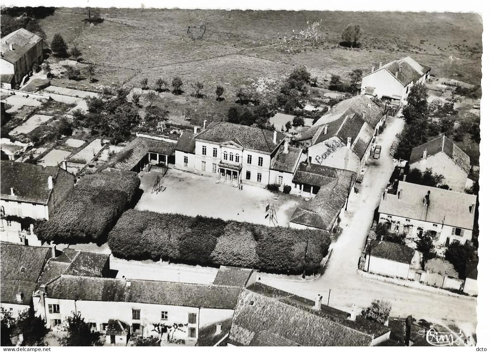 JUZENNECOURT (52) Vue Aérienne. Au Centre, Ecole Et Mairie Cim 14123 A, Cpsm GF, Envoi 1962 - Juzennecourt