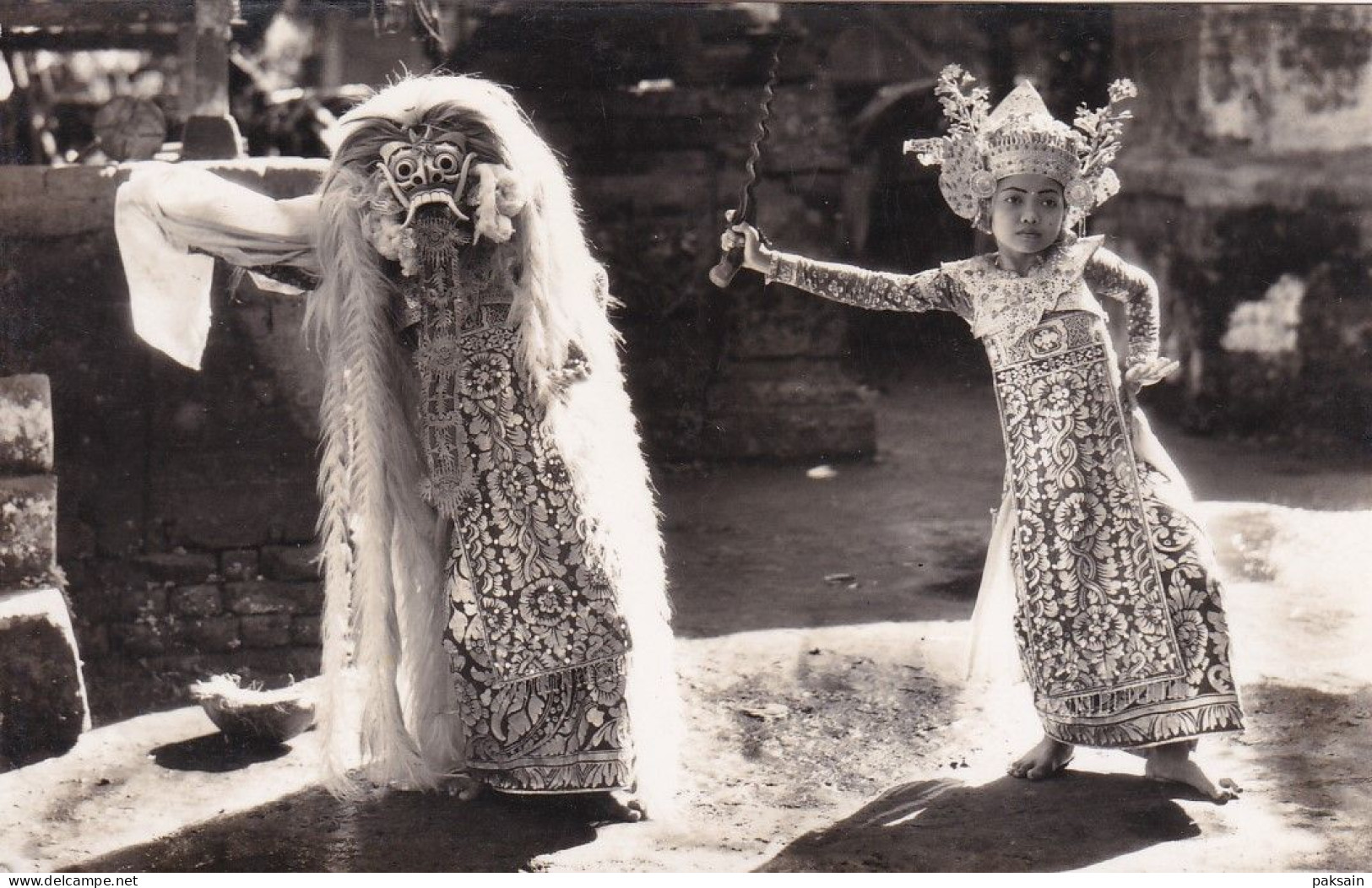 BALI Carte Photo Danse Balinaise Cérémonie Balinaise Danse Danseuse Et Masque Théâtre Balinais Indonésie Indonesia - Indonesië