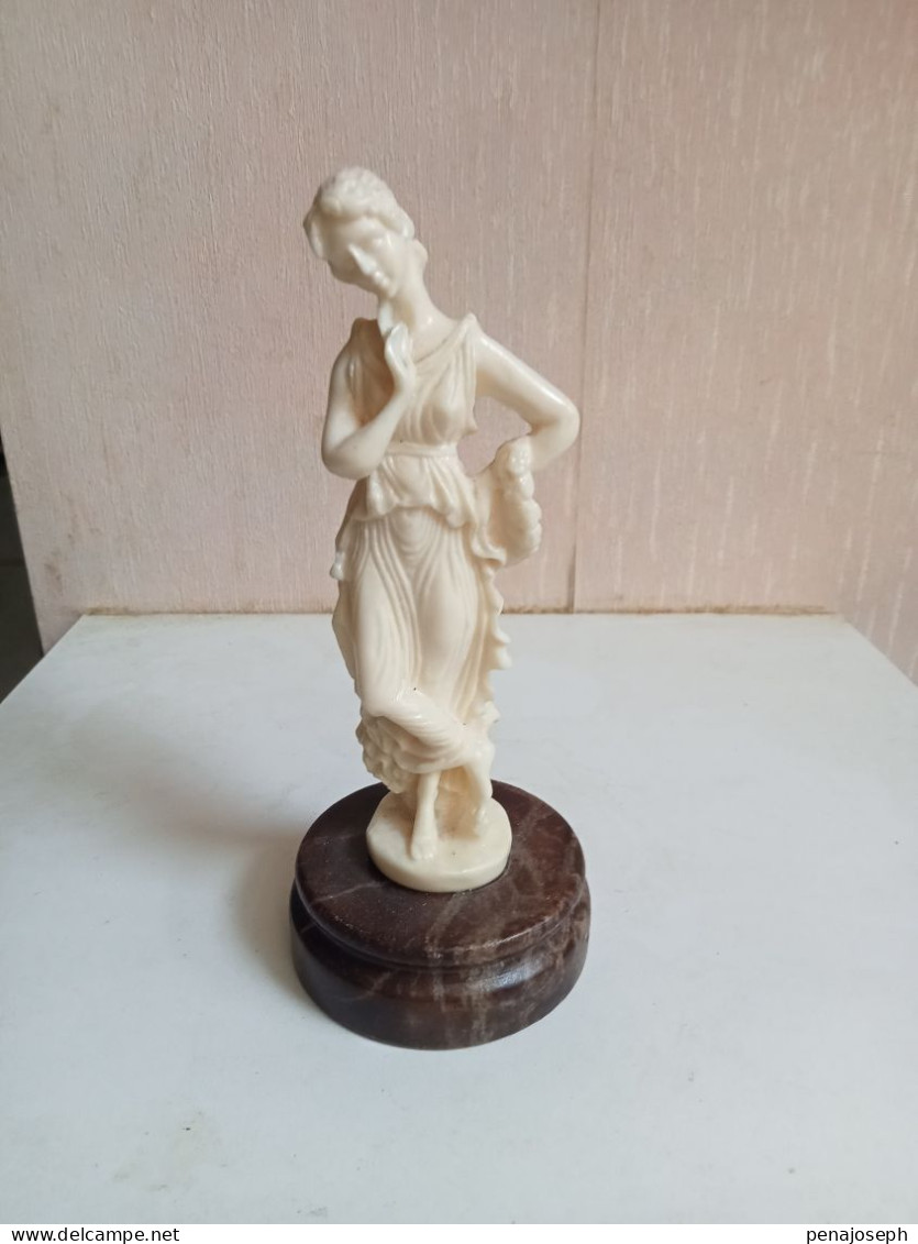 Statuette Ancienne En Marbre Blanc Hauteur 18 Cm - Pierres & Marbres