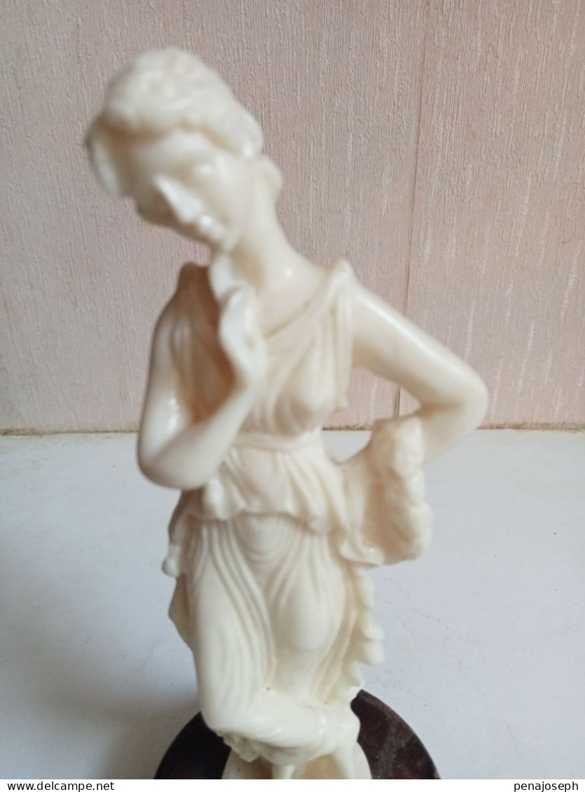 Statuette Ancienne En Marbre Blanc Hauteur 18 Cm - Pietre E Marmi