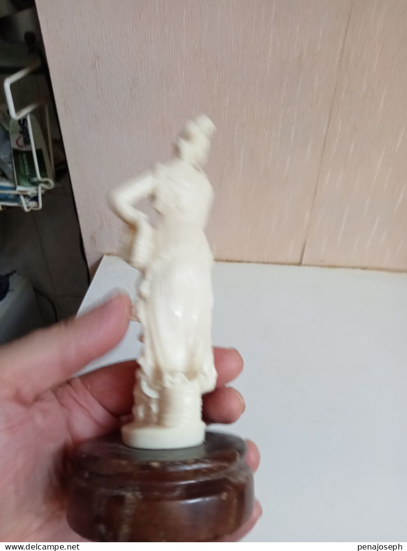 statuette ancienne en marbre blanc hauteur 18 cm