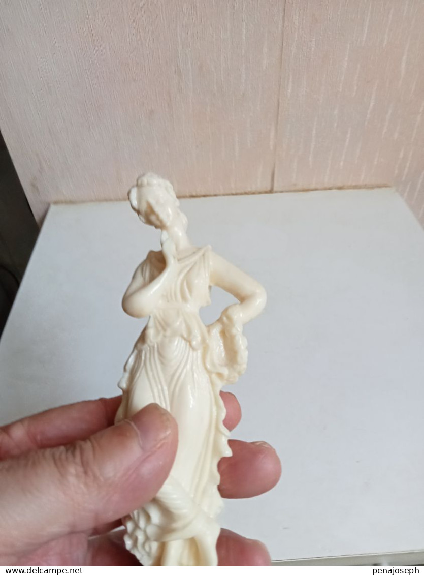 statuette ancienne en marbre blanc hauteur 18 cm