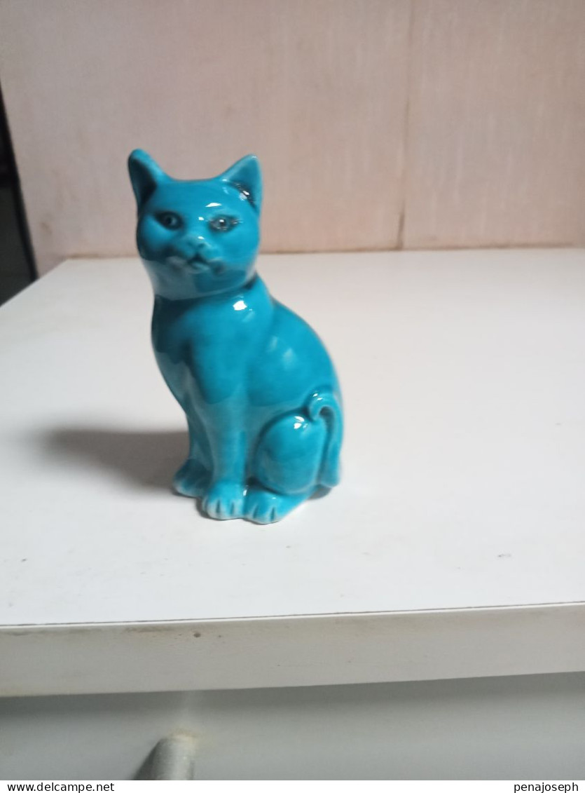 Petit Chat En Porcelaine Polycrome XIXème Hauteur 8 Cm - Animales