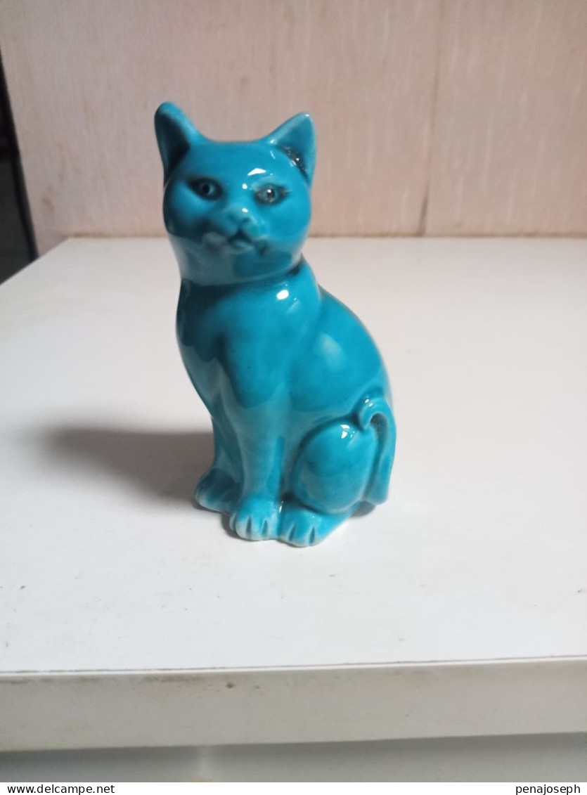 Petit Chat En Porcelaine Polycrome XIXème Hauteur 8 Cm - Animaux