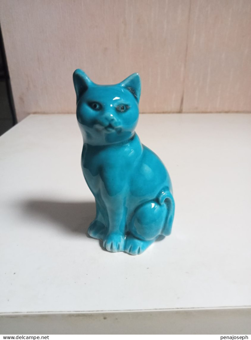 Petit Chat En Porcelaine Polycrome XIXème Hauteur 8 Cm - Animaux