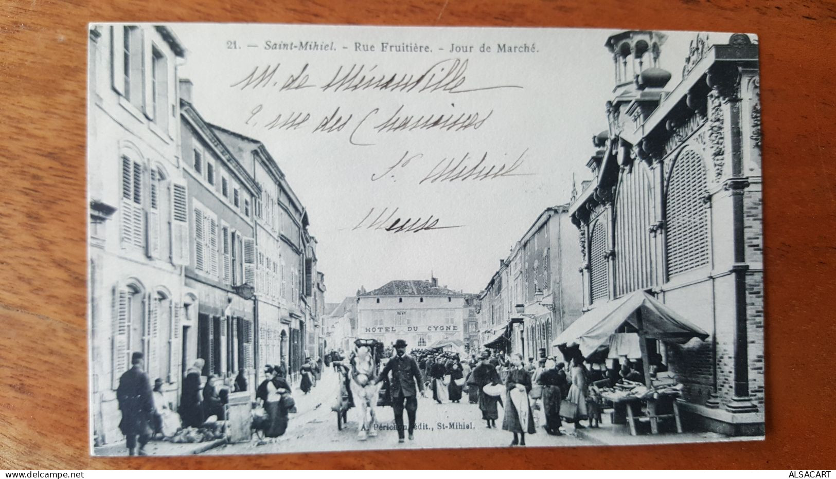 St Mihiel Rue Fruitière , Jour De Marché , Halles , Dos 1900 - Saint Mihiel
