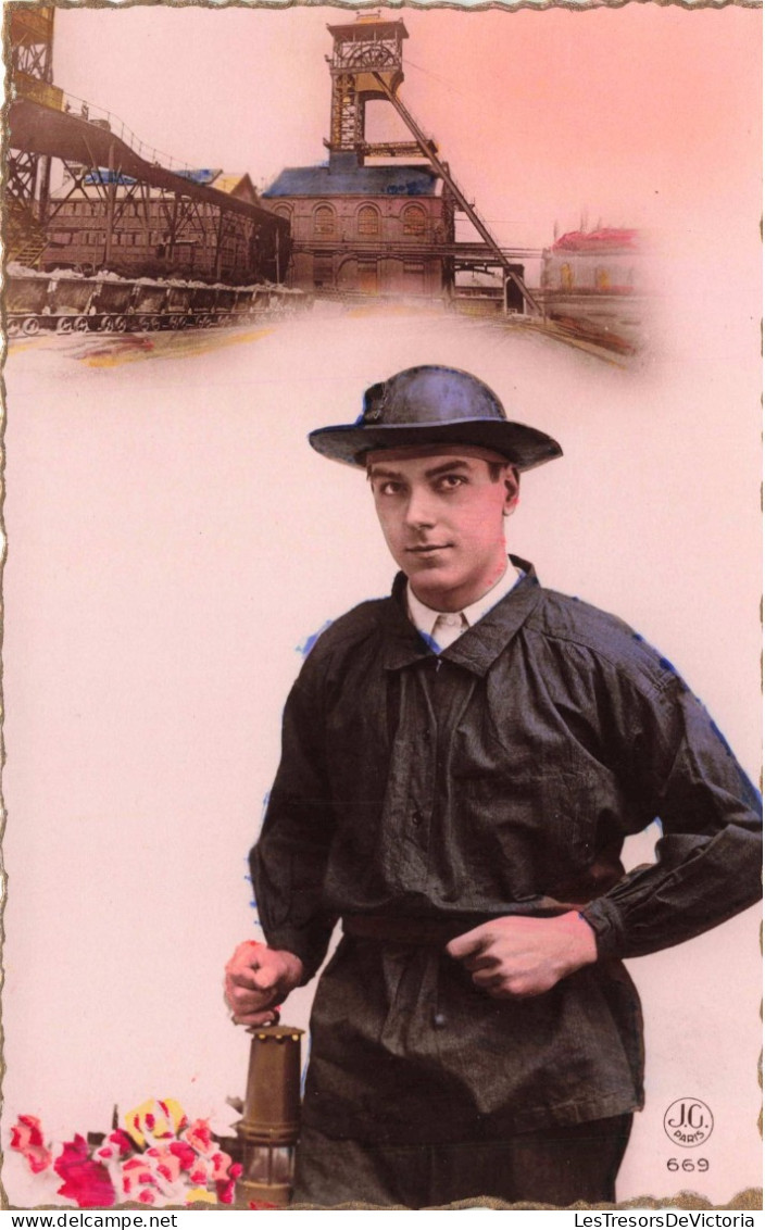 METIERS - Un Homme Travaillant Aux Mines - Lanterne - Wagons De Charbons - Colorisé - Carte Postale Ancienne - Bergbau