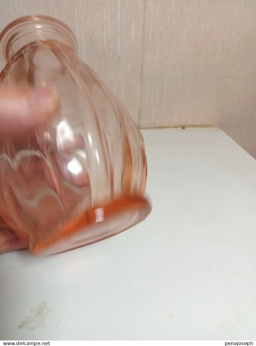vase ancien en verre moulé hauteur 13 cm diamètre 8 cm