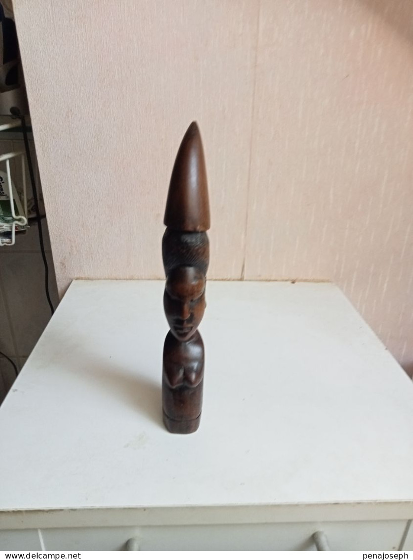 Statuette Ancienne Africaine En Bois Hauteur 21,5 Cm - Afrikanische Kunst