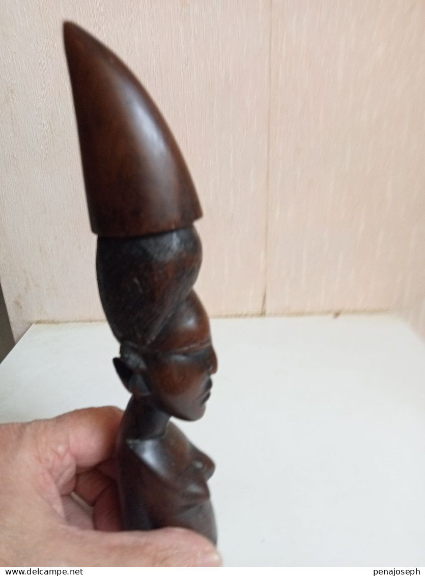 Statuette Ancienne Africaine En Bois Hauteur 21,5 Cm - Afrikanische Kunst