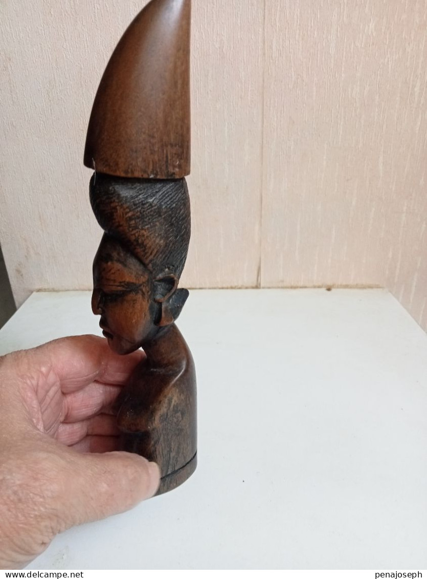 Statuette ancienne africaine en bois hauteur 21,5 cm