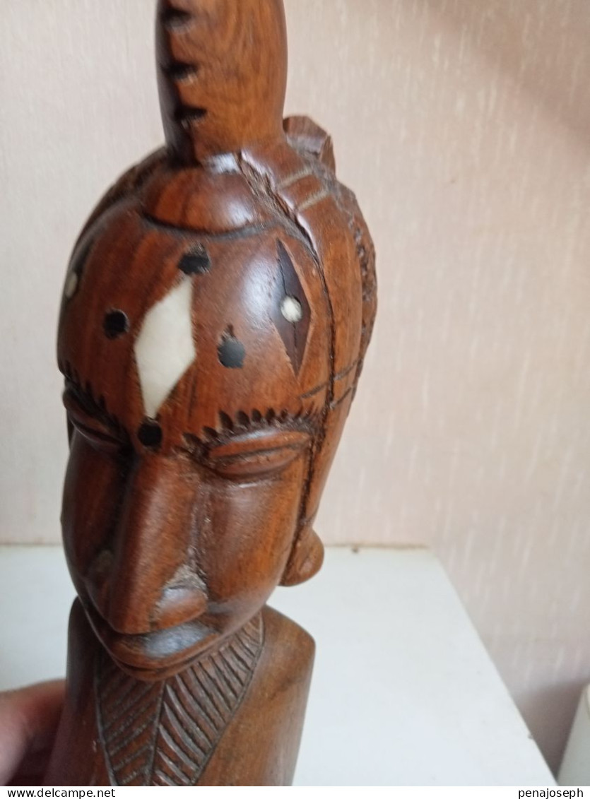 Statuette ancienne africaine en bois hauteur 31 cm x 8 cm