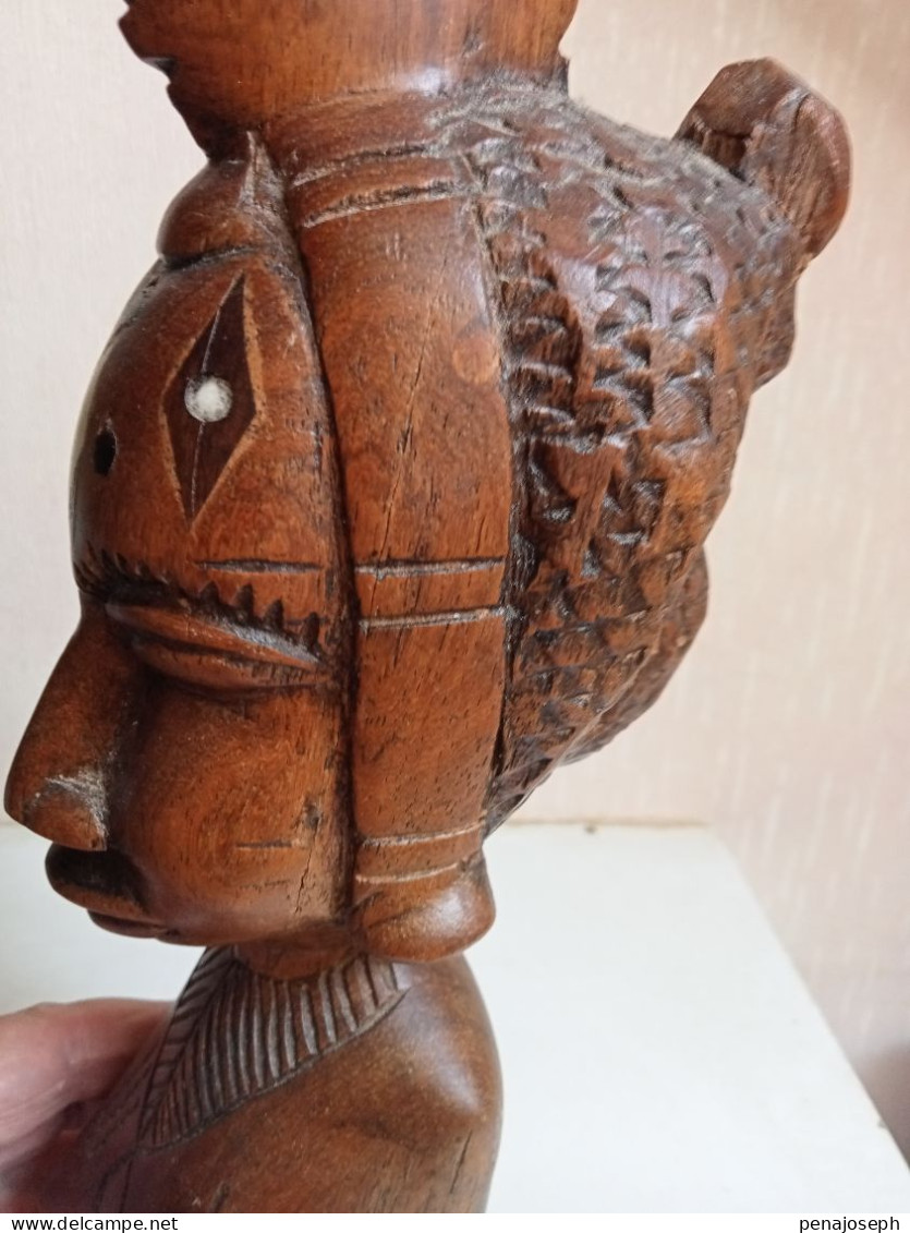 Statuette ancienne africaine en bois hauteur 31 cm x 8 cm