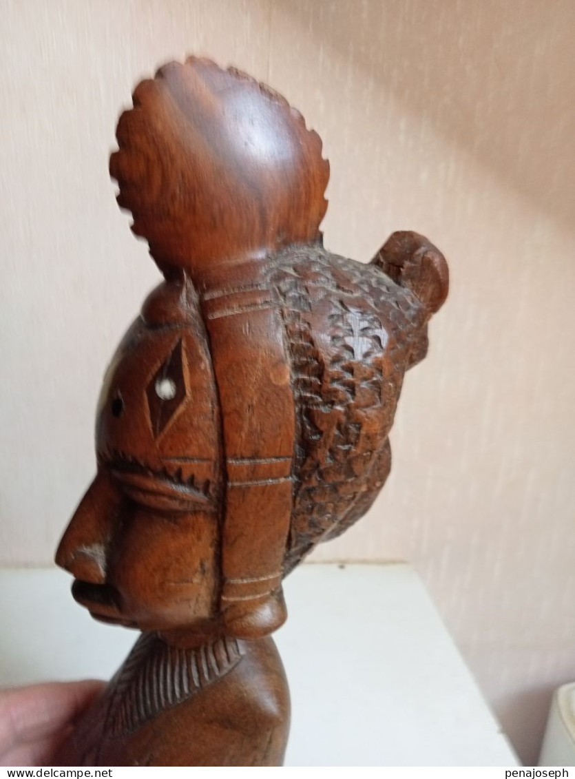 Statuette ancienne africaine en bois hauteur 31 cm x 8 cm