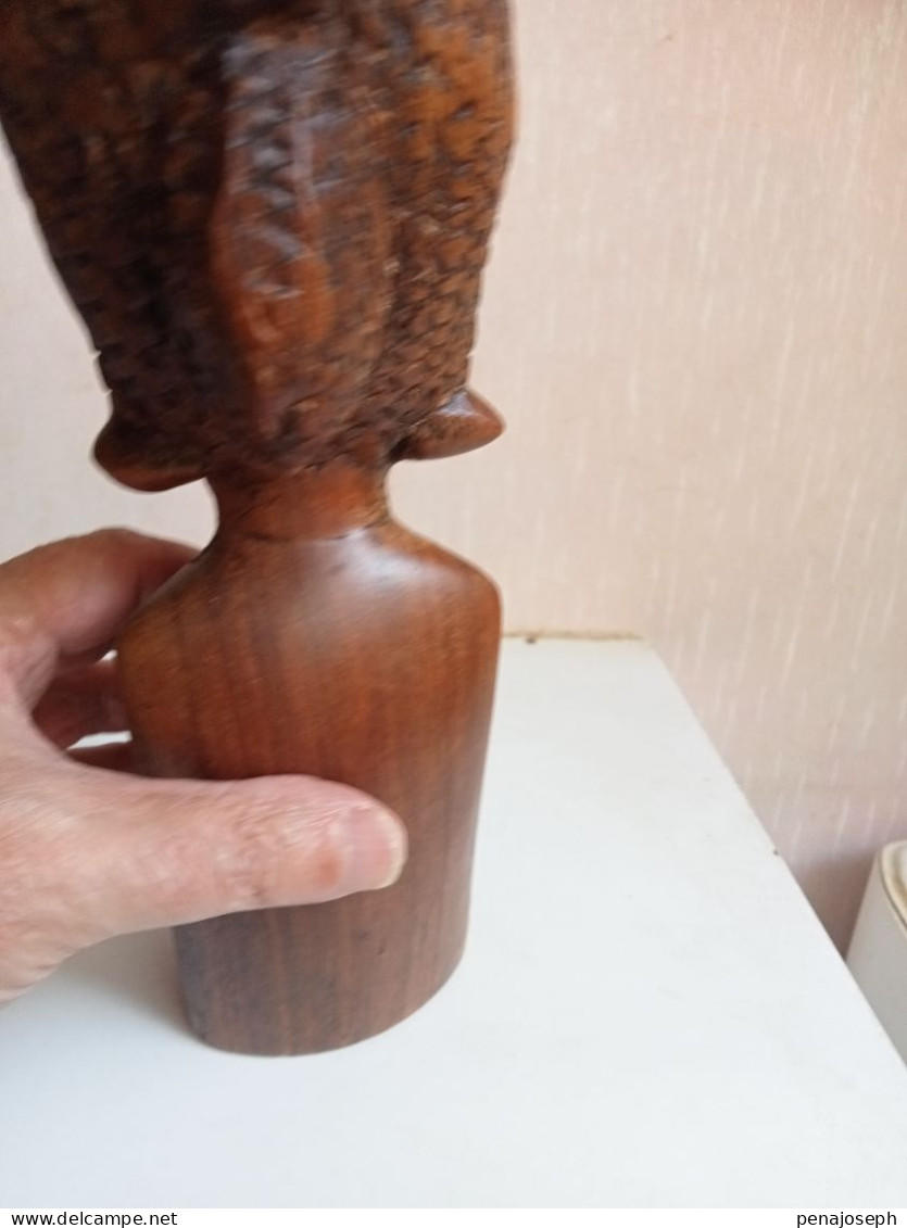 Statuette ancienne africaine en bois hauteur 31 cm x 8 cm