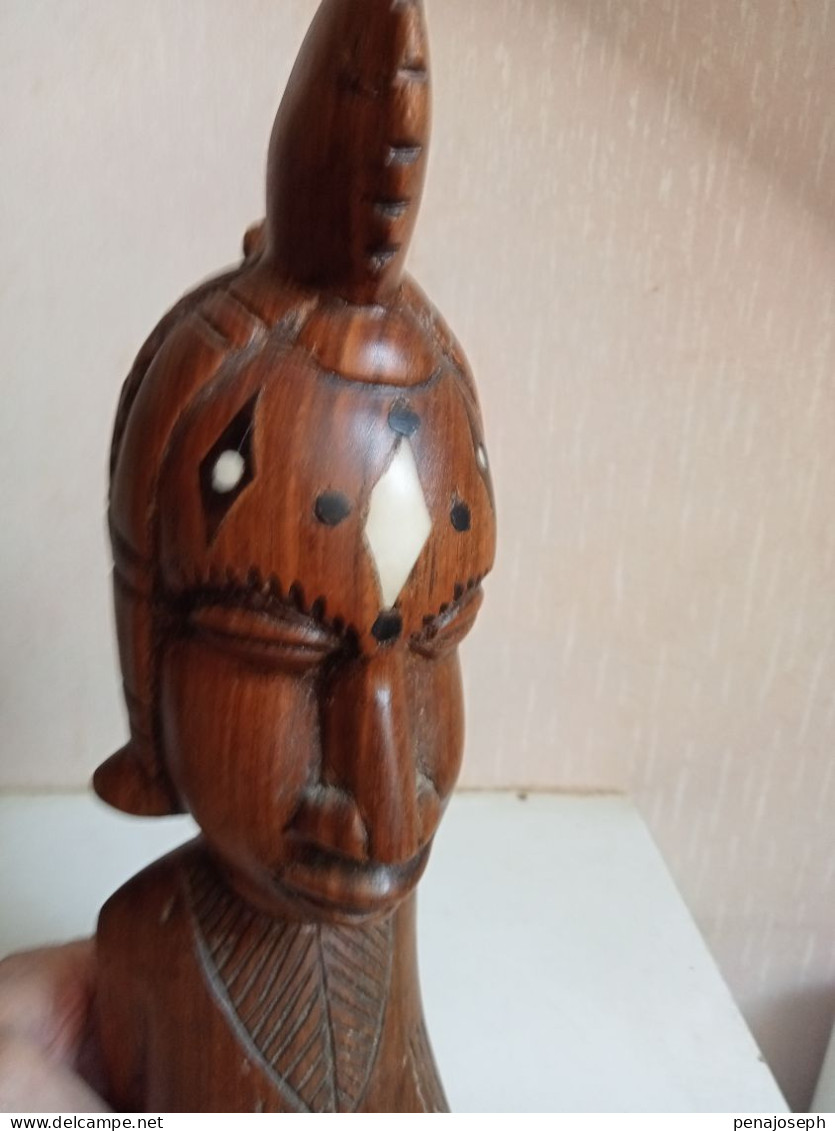 Statuette ancienne africaine en bois hauteur 31 cm x 8 cm