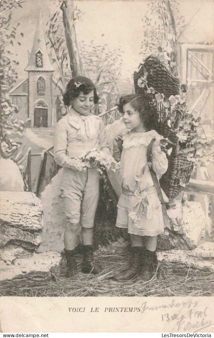 ENFANTS - Deux Enfants Déguisés - Voici Le Printemps  - Carte Postale Ancienne - Taferelen En Landschappen