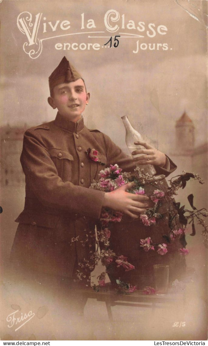 MILITARIA - Soldat - Enfant Déguisé - Vive La Classe - Compte à Rebours  - Colorisé - Carte Postale Ancienne - Uniforms