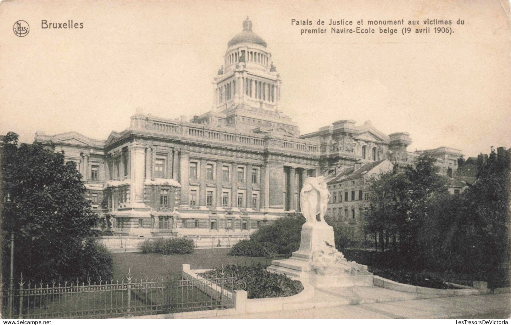 BELGIQUE - Bruxelles - Palais De Justice Et Monuments Aux Victimes Du Premier Navile Ecole - Carte Postale Ancienne - Bauwerke, Gebäude