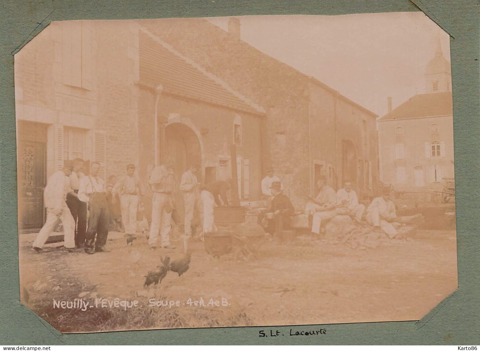 Neuilly L'évêque * 1902 * Place Du Village Et L'heure De La Soupe * Militaria * Photo Ancienne Format 11.2x8cm - Neuilly L'Eveque