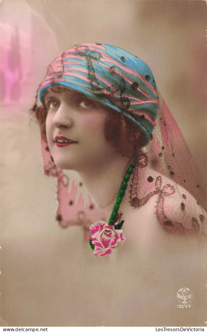 MODE - Bonnet Avec Un Voile à Pois Noirs - Colorisé - Carte Postale Ancienne - Fashion