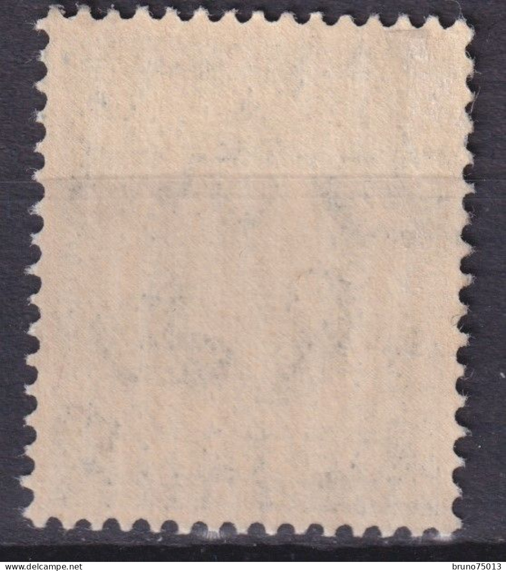 YT 195 - MH Very Light Hinge Mark - See Scans - Ungebraucht