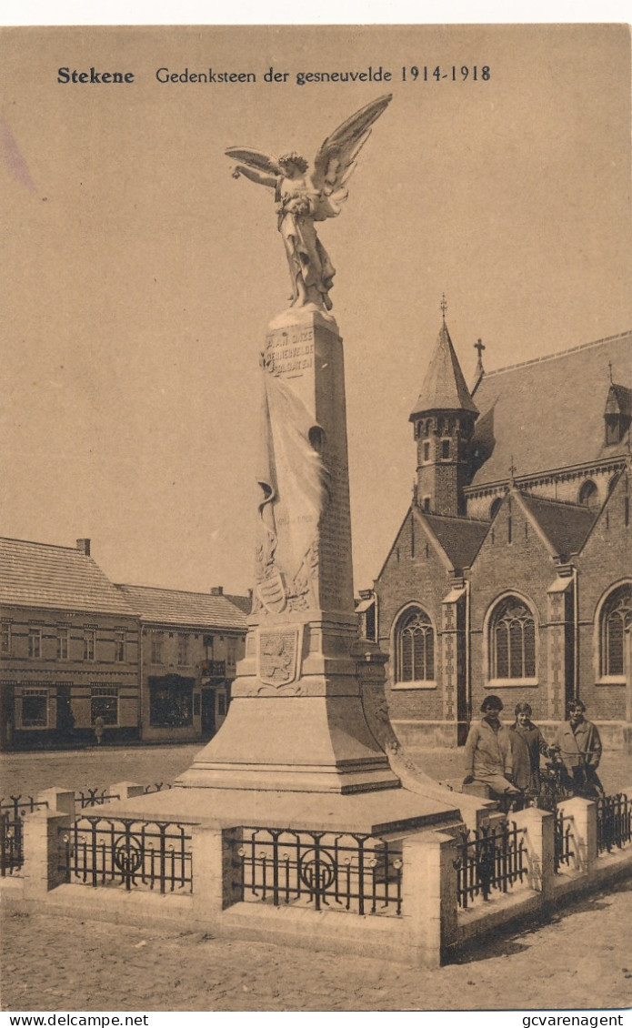 STEKENE  GEDENKSTEEN DER GESNEUVELDE  1914 - 1918               2 SCANS - Stekene