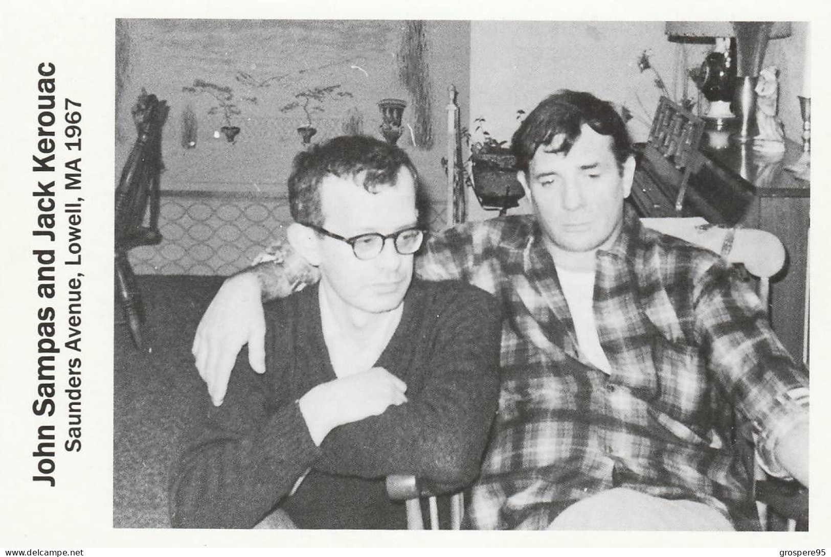 JACK KEROUAC AND JOHN SAMPAS SAUNDERS AVENUE LOWELL MA 1967 - Escritores