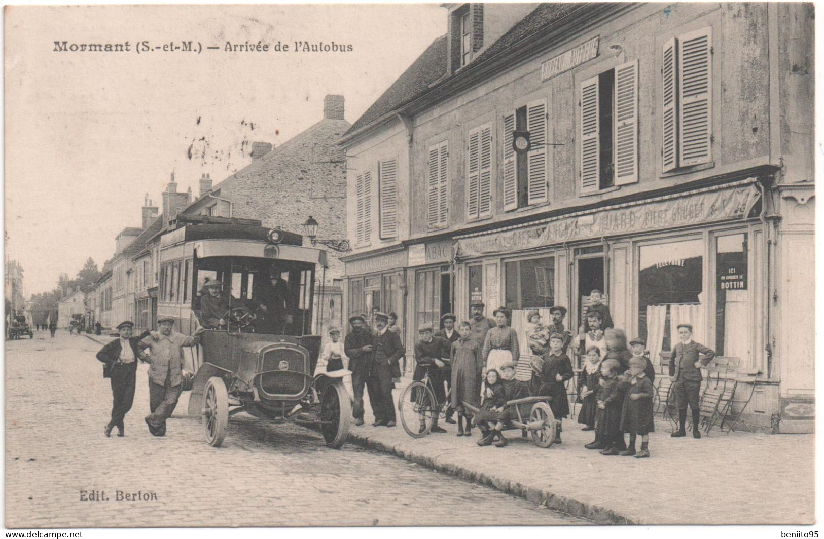 CPA De MORMANT - Arrivée De L'AUTOBUS. - Mormant