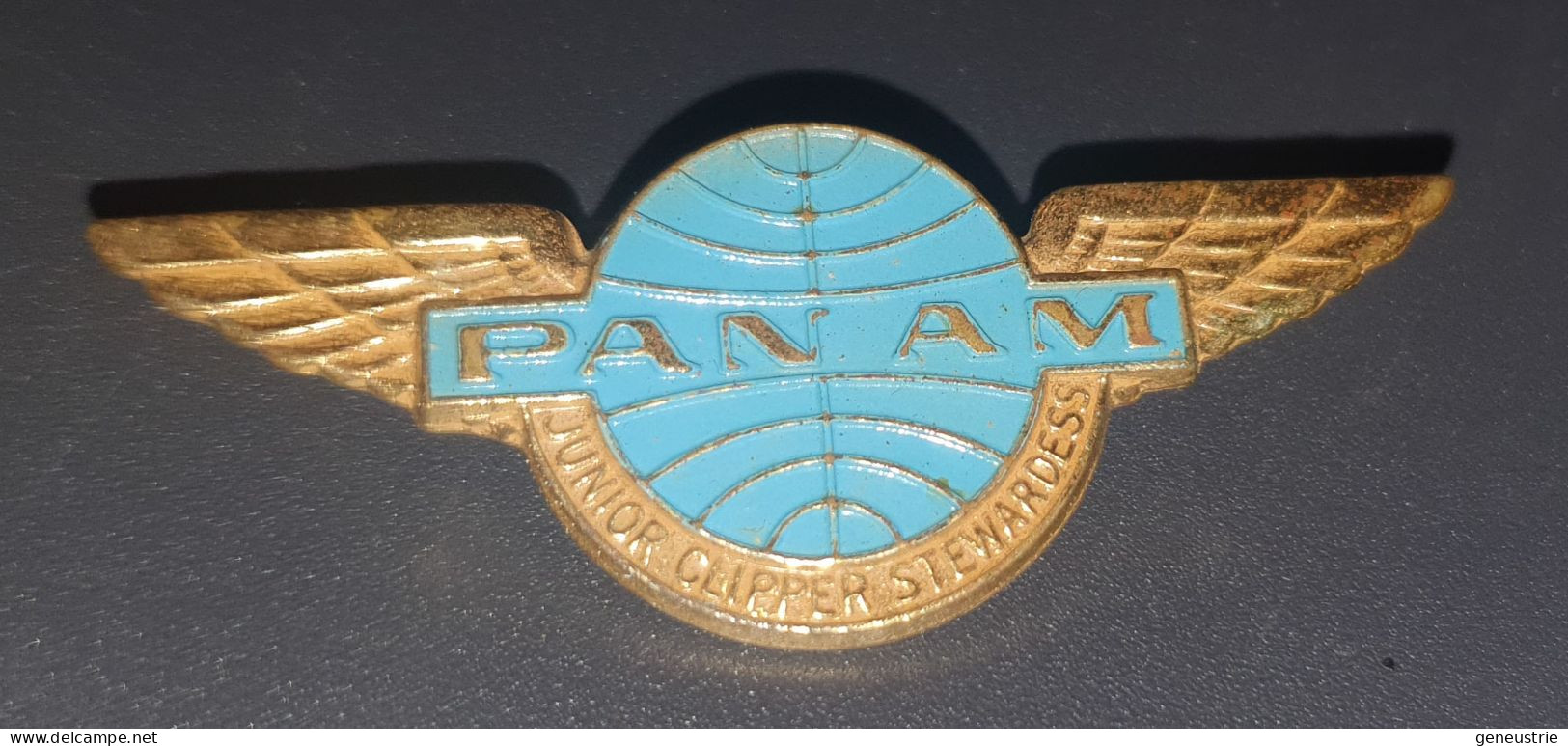 Badge Ancien D'hotesse - Compagnie Américaine "Panam / Junior Clipper Stewardess" - Badges D'équipage