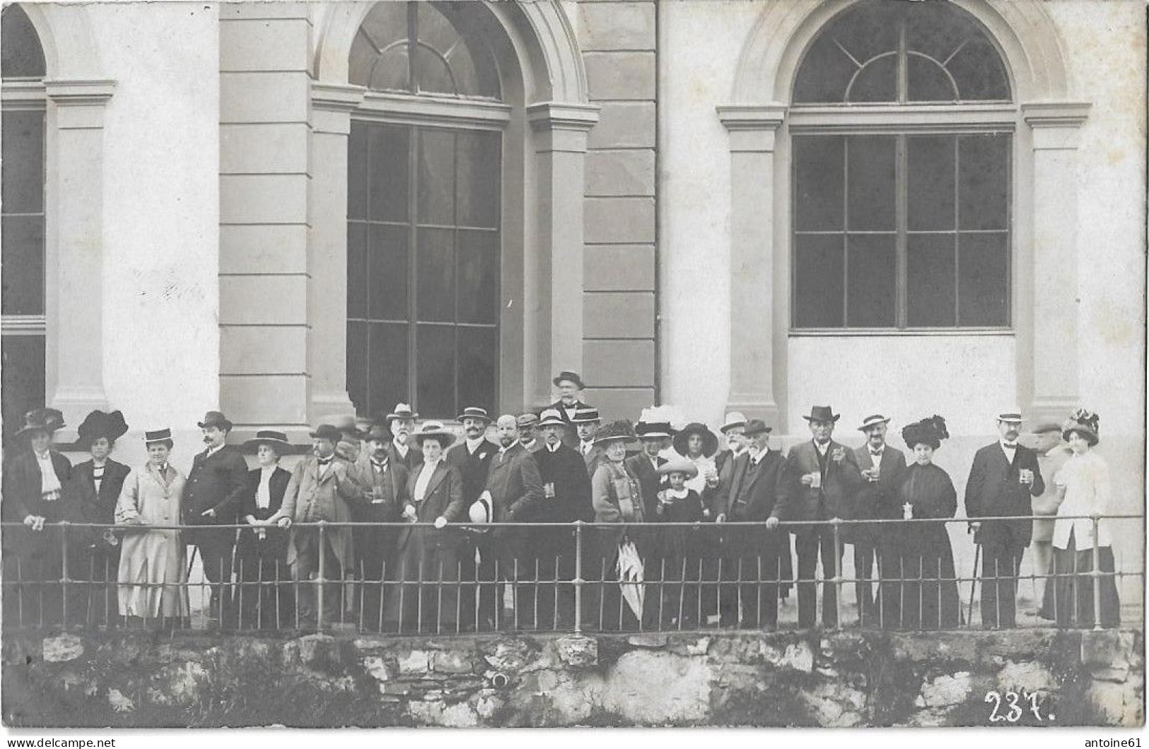 CHATEAU De TARASP -- Carte Photo De Groupe Devant Le Chateau - Tarasp