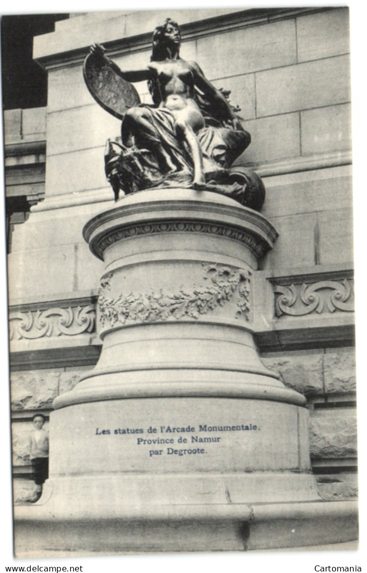 Bruxelles - Les Stautes De L'Arcade Monumentale - Province De Namur Par Degroote - Brussel (Stad)