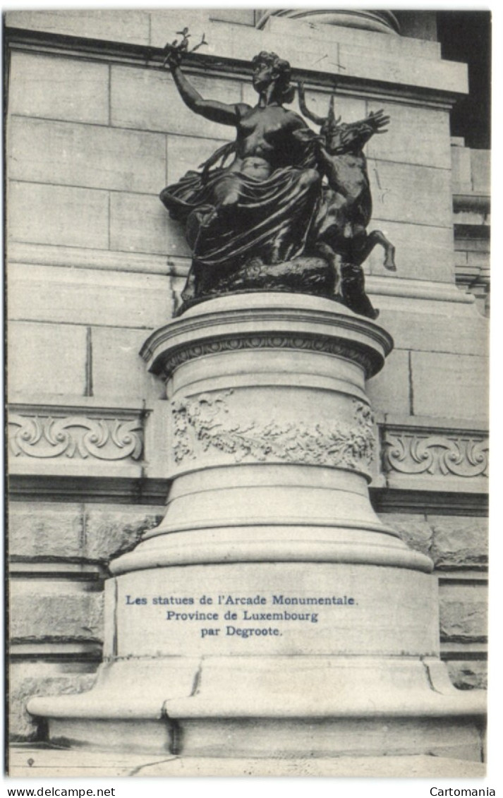 Bruxelles - Les Stautes De L'Arcade Monumentale - Province De Luxembourg Par Degroote - Brussel (Stad)