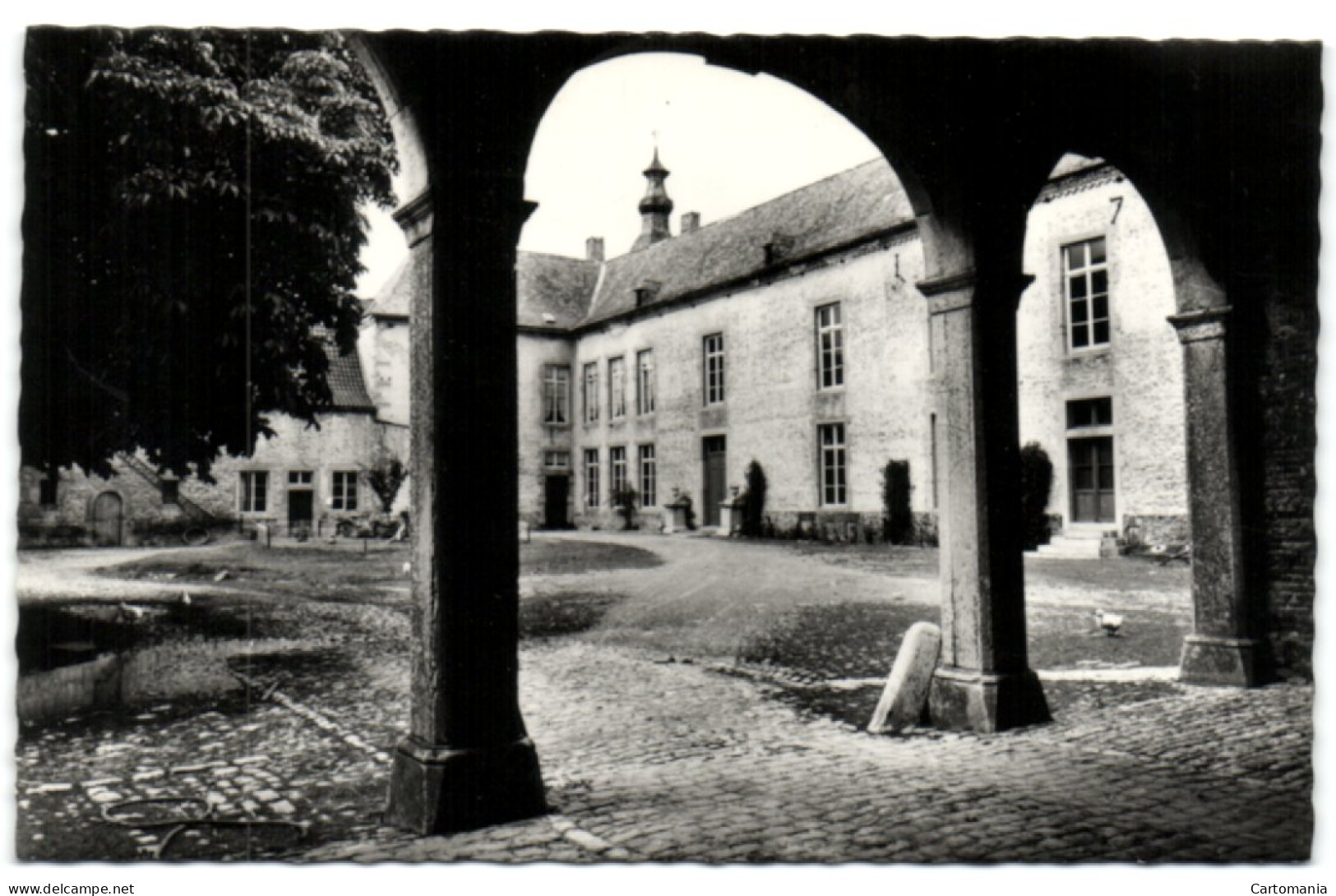 Falaën - Vue Cour Intérieure Du Château - Onhaye