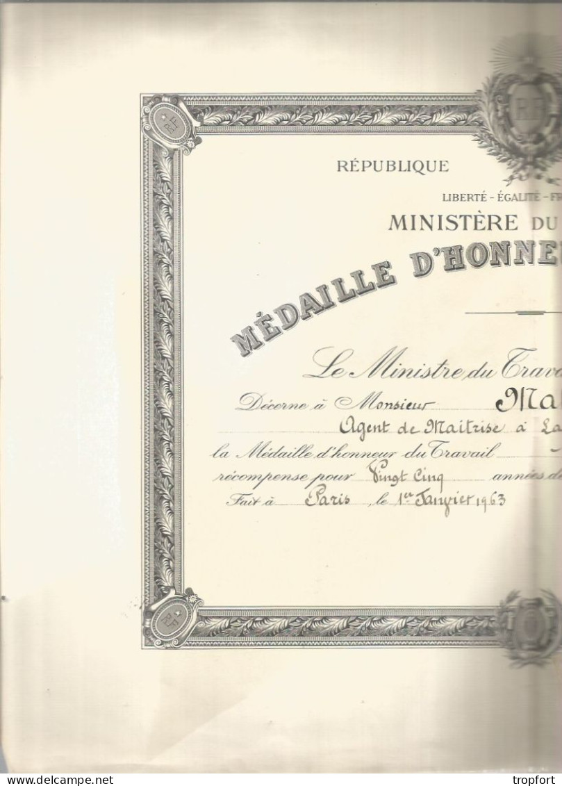 Diplôme Médaille Honneur Travail Agent De Maitrise Société Astra Calve > Mathieu J.  Le 1 Janvier   1963  à Paris - Diplômes & Bulletins Scolaires