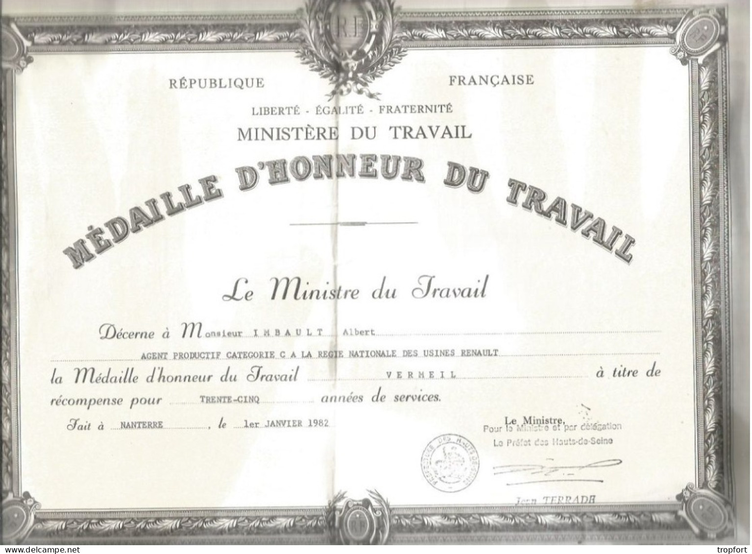 Diplôme Médaille Honneur Travail  VERMEIL Agent Productif Regie RENAULT > IMBAULT .A.  Le 1 Janvier   1982  à NANTERRE - Diplômes & Bulletins Scolaires