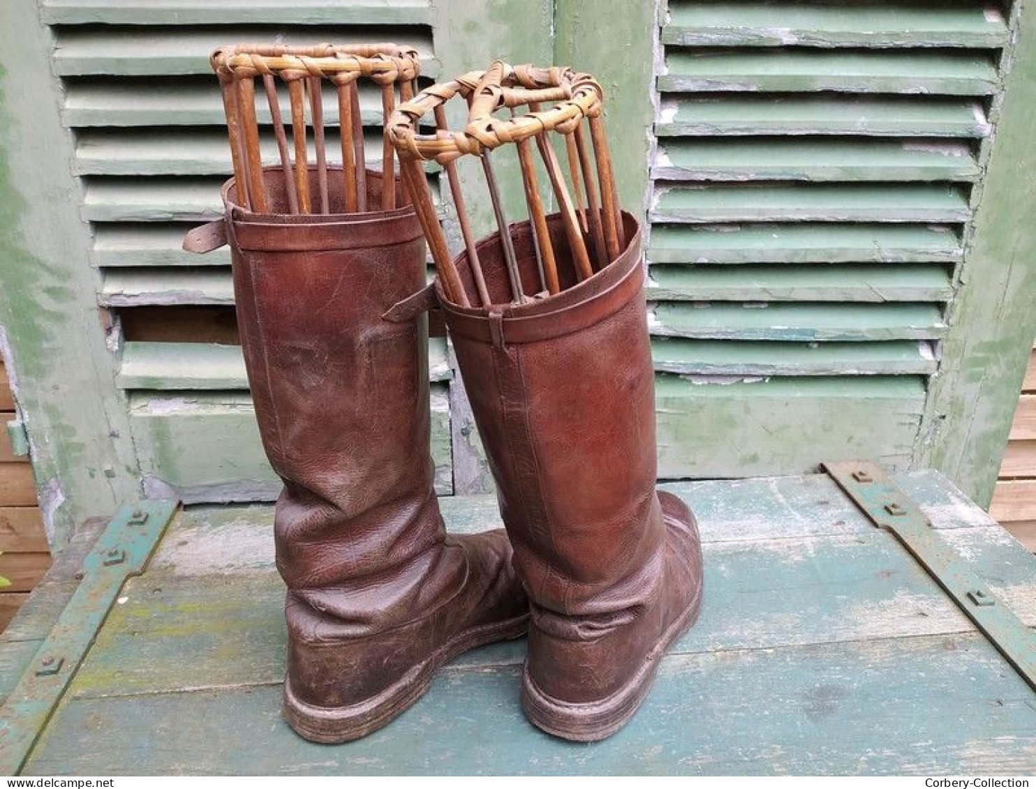 Anciennes Bottes En Cuir Cavalerie Militaire Equitation Cheval (Embauchoirs Osier Non Vendus Avec) - Schuhe