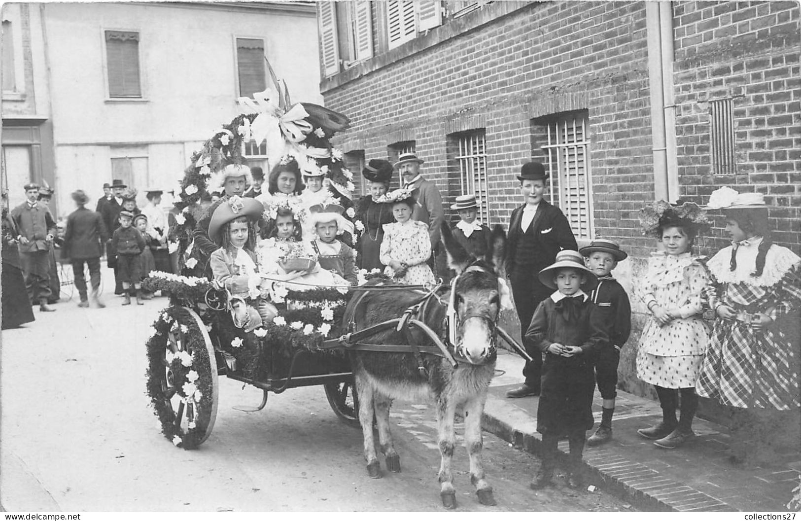 27-BEAUMONT-LE-ROGER- CARTE-PHOTO- CAVALCADE 1900 - VOITURE D'ENFANTS - Beaumont-le-Roger