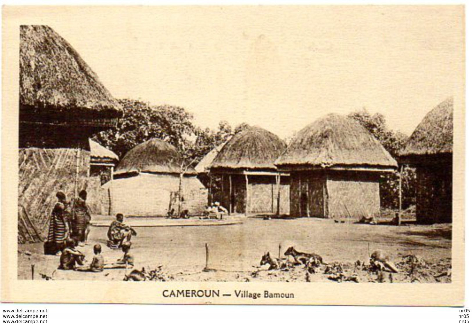 CAMEROUN ( Afrique ) - Village Bamoun  - - Cameroun