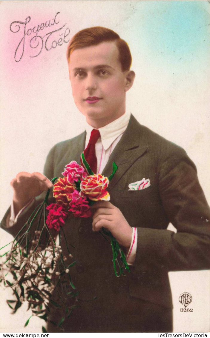 FÊTES ET VOEUX - Noël - Un Homme Tenant Un Bouquet De Fleurs - Colorisé - Carte Postale Ancienne - Other & Unclassified