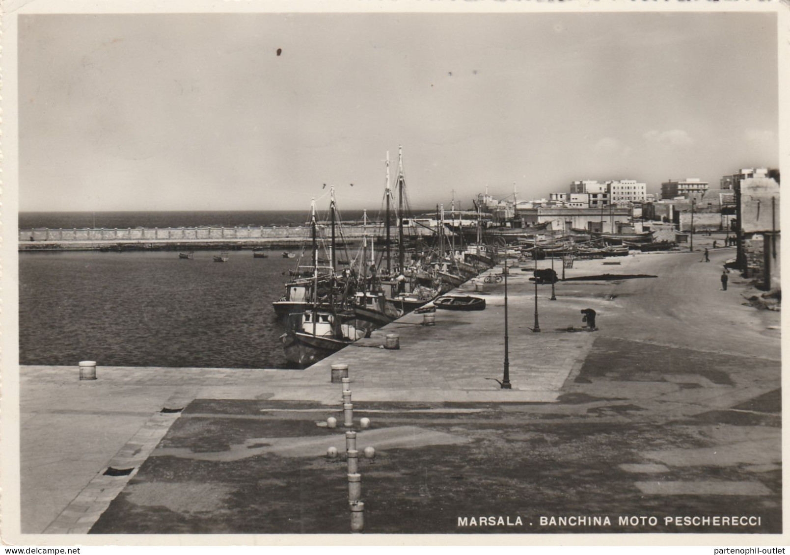 Cartolina - Postcard /  Viaggiata - Sent  /  Marsala - Banchina Moto Pescherecci.  ( Gran Formato ) - Marsala