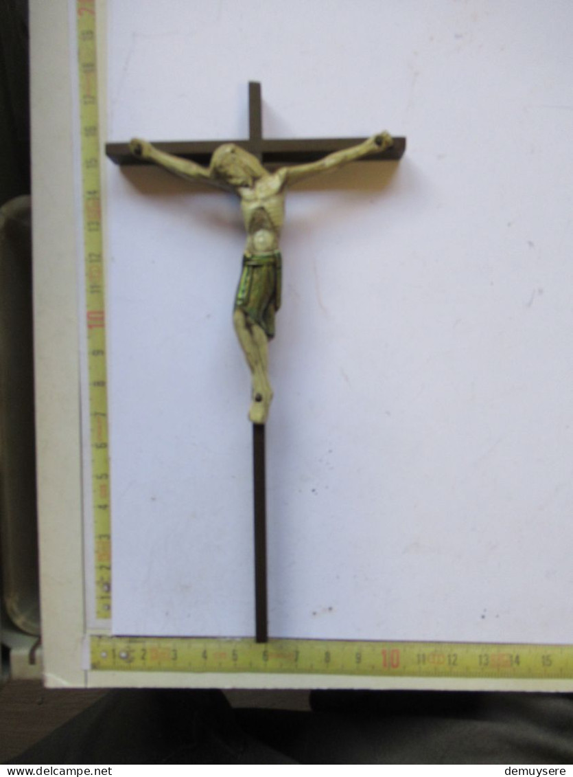 LADE 35 - Metalen Kruisbeeld - Crucifix En Métal - Rame