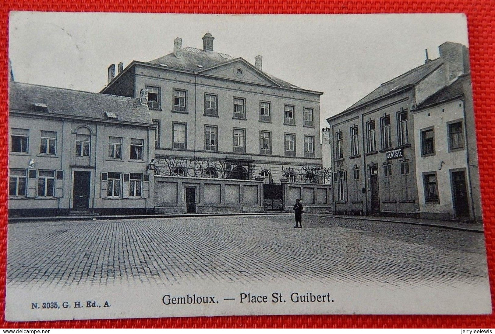 GEMBLOUX  -  Place Saint Guibert - Gembloux
