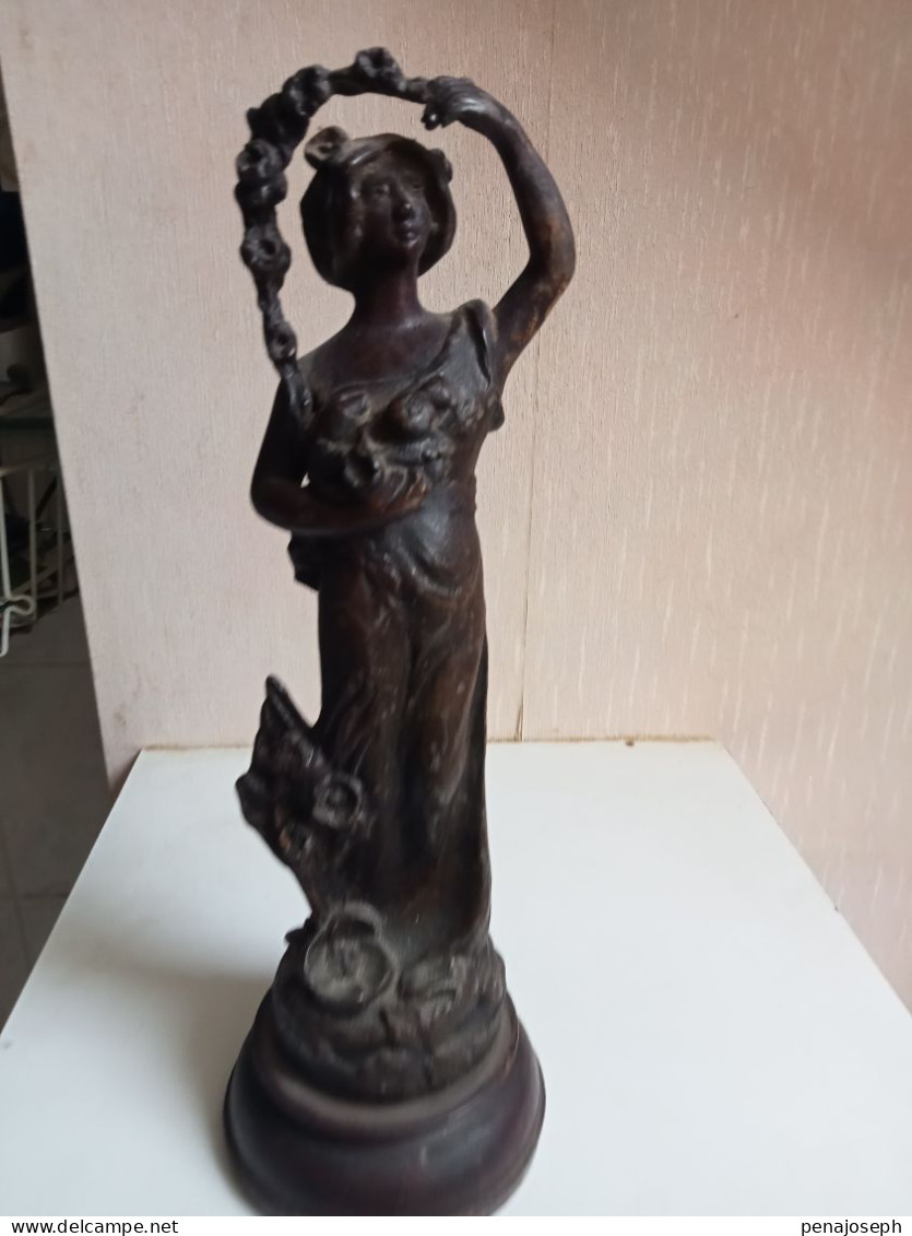 Statuette ancienne en régule hauteur 32 cm