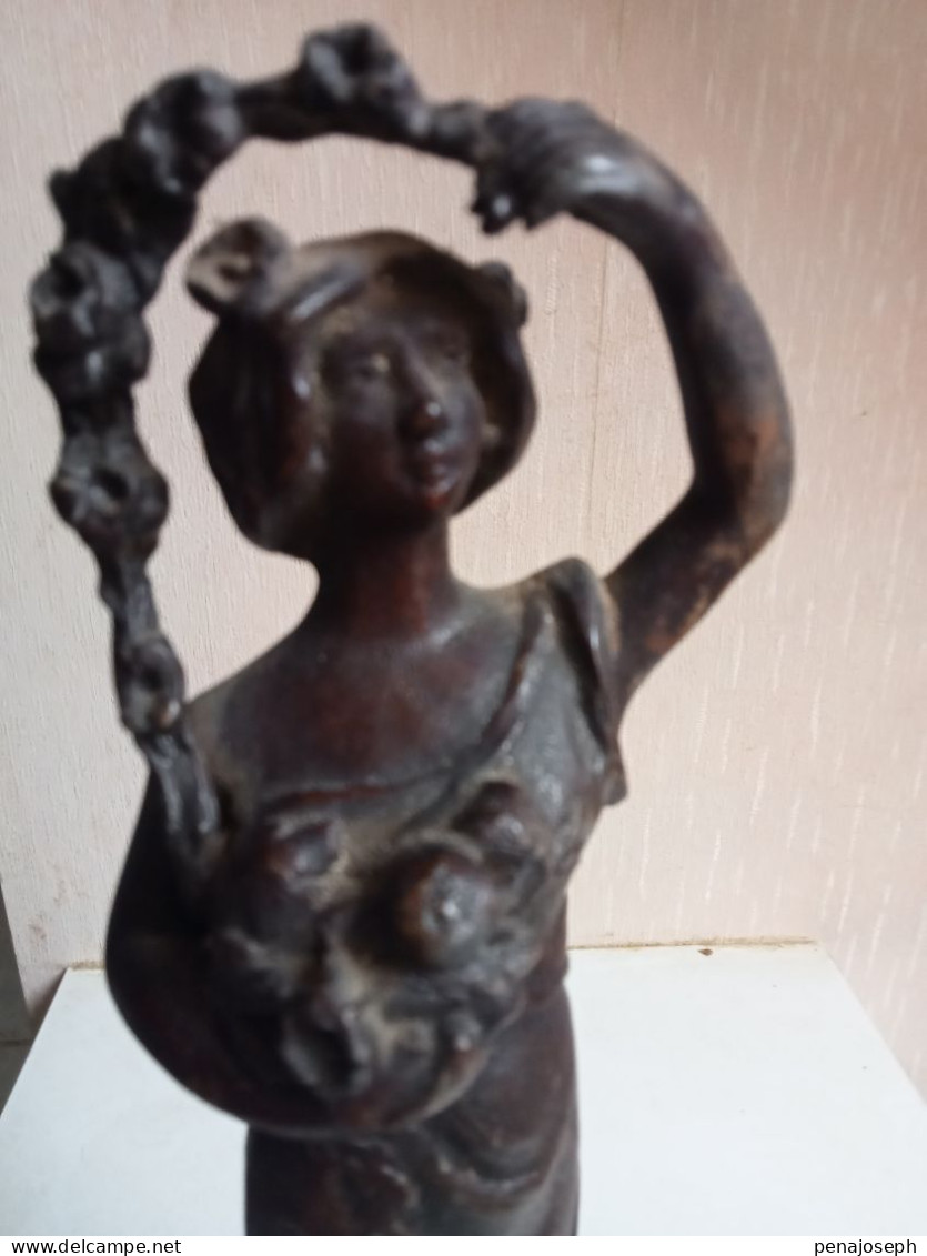 Statuette ancienne en régule hauteur 32 cm