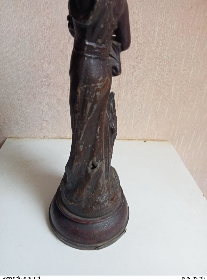 Statuette ancienne en régule hauteur 32 cm