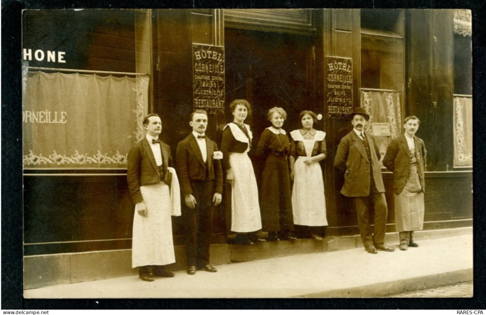 75 PARIS - HOTEL CORNEILLE - LE PERSONNEL - CPA PHOTO - SUPERBE - RCPA 14 - Distrito: 06